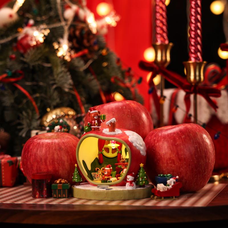 Apple cottage miniature as a festive holiday desktop ornament - Miniento