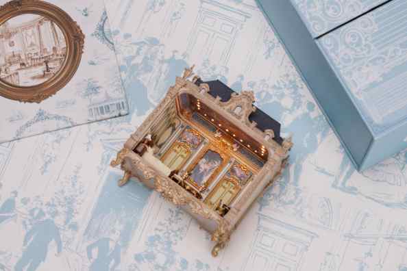 1 64 Scale Miniature Brighton Manor