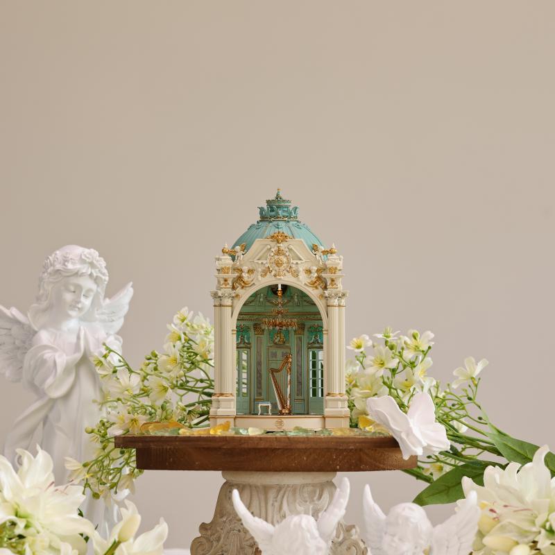 Starry Sky Melody European classical resin table lamp front view, detailed ornament design on the lampshade and base